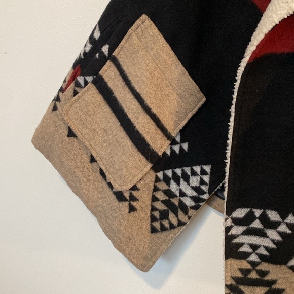 Me Jane Buckle Boho Aztec Vest with Sherpa Collar - Picture 4 of 11